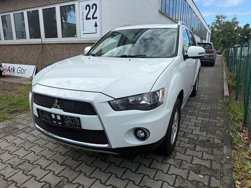 Weiß Gebraucht 2010 Mitsubishi Outlander Basis SUV | 6.990 € (Fairer Preis) - Bild 1/4