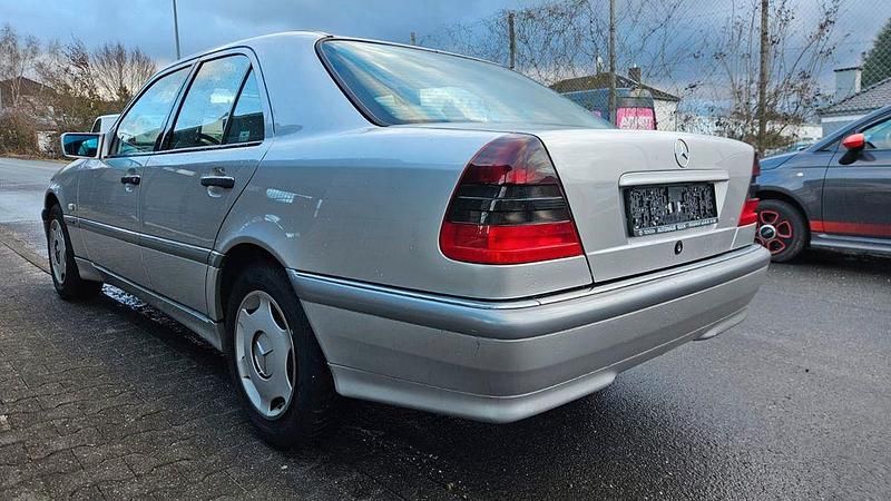 Gebraucht Mercedes C240 170 PS (125 kW) 1998 Silber Limousine