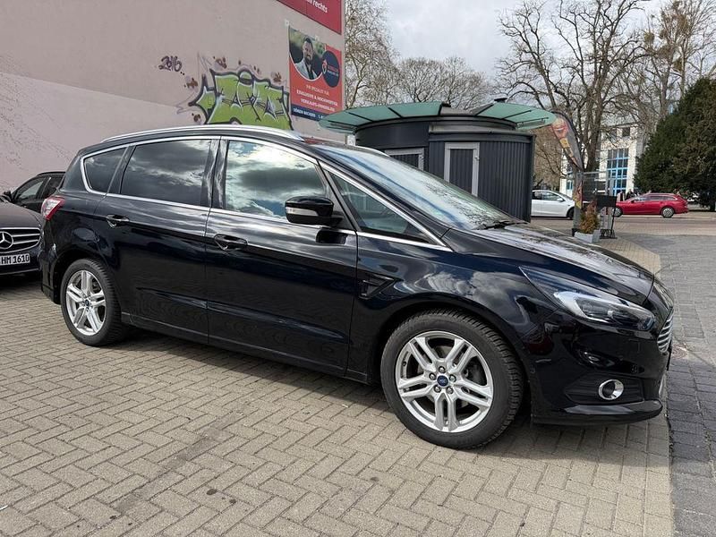Gebraucht Ford S-MAX Titanium 190 PS (139 kW) 2019 Schwarz Van / Kleinbus