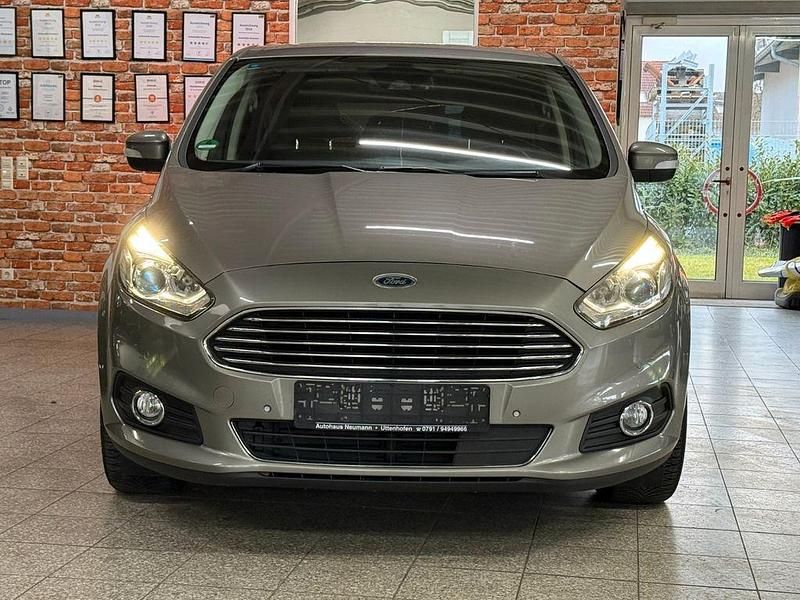 Gebraucht Ford S-MAX Titanium 150 PS (110 kW) 2016 Grau Van / Kleinbus