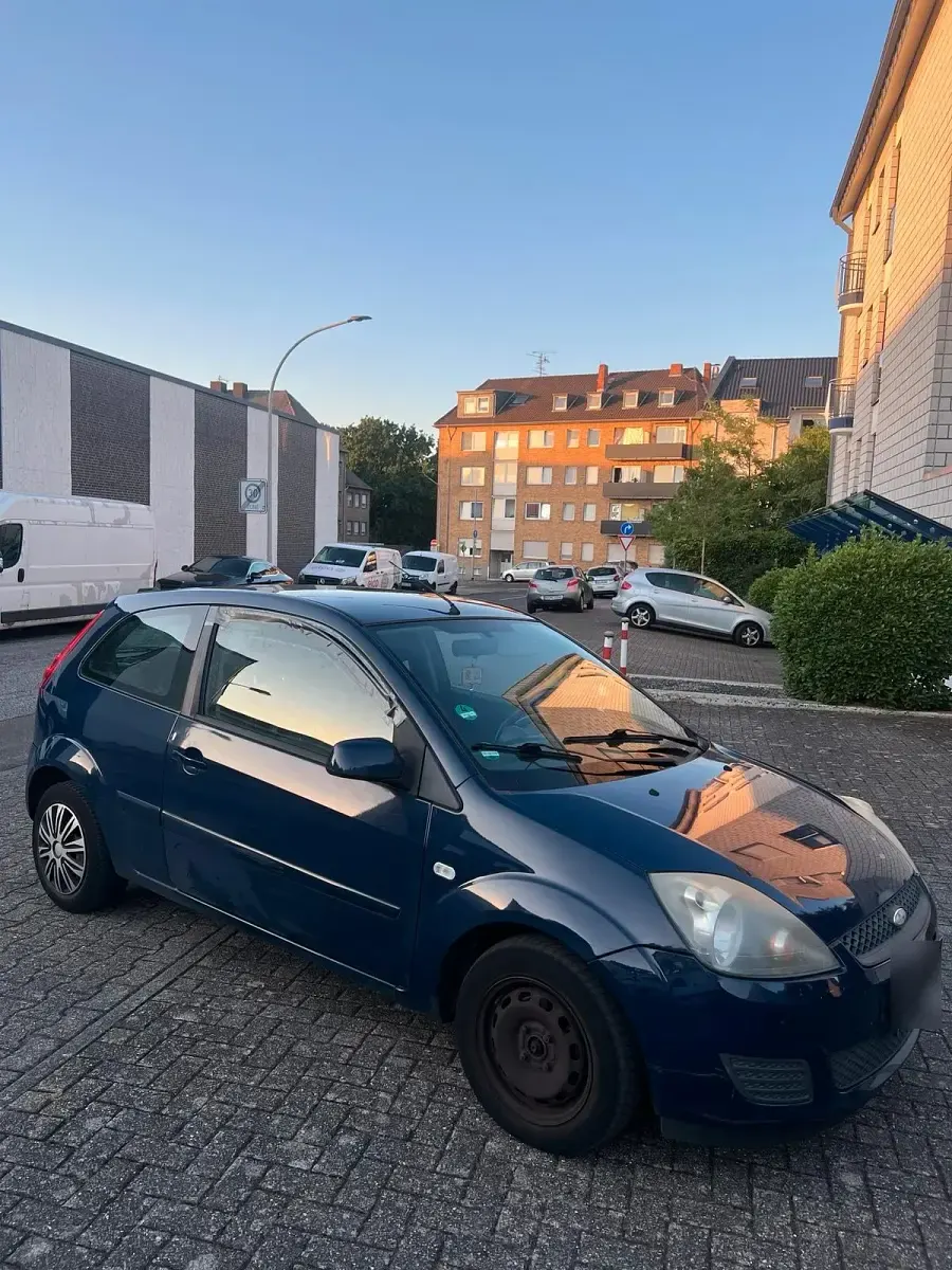 Gebraucht Ford Fiesta 60 PS (44 kW) 2008 Blau Kleinwagen