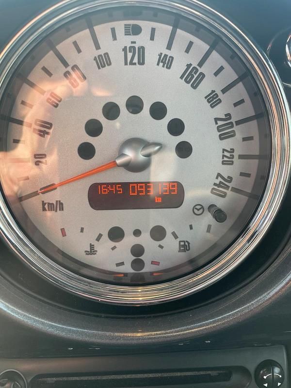 Usado Mini Cooper Cabriolet 115 HP (84 kW) 2008 Bege Cabrios