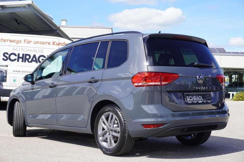 Gebraucht VW Touran Comfortline 150 PS (110 kW) 2024 Delfingrau metallic Van / Kleinbus