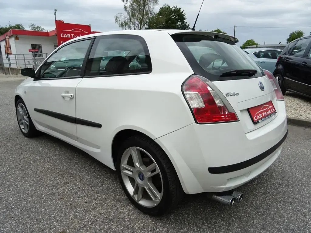 Gebraucht Fiat Stilo Dynamic 133 PS (97 kW) 2005 Weiß Limousine