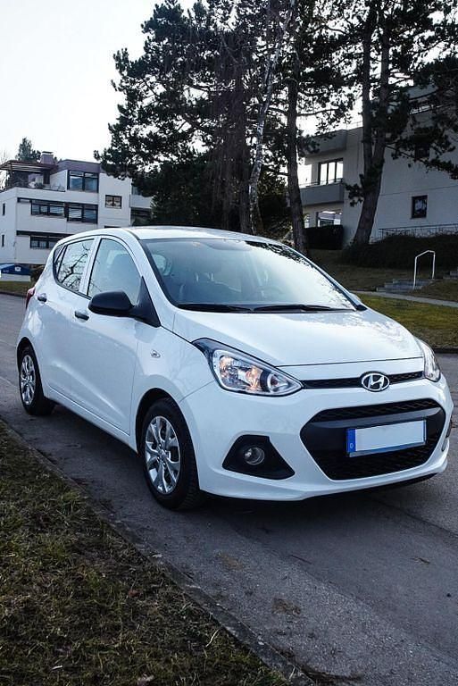 Gebraucht Hyundai i10 Classic 67 PS (49 kW) 2015 Weiß Kleinwagen