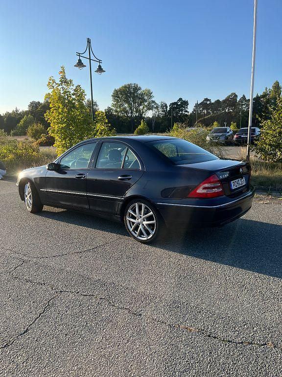 Blau Gebraucht 2001 Mercedes C240 Elegance Limousine | 3.990 € (Fairer Preis) - Bild 1/4