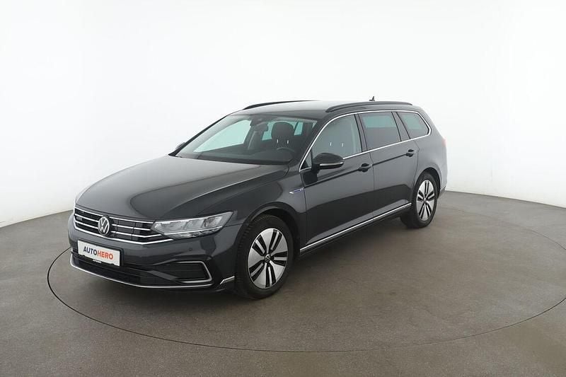 Grau Gebraucht 2021 VW Passat GTE Kombi | 20.330 € (Guter Preis) - Bild 1/3