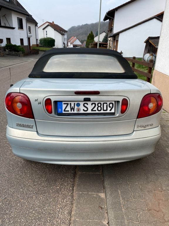 Grau Gebraucht 2002 Renault Mégane Cabriolet Expression Cabrio | 500 € (Superpreis) - Bild 1/4