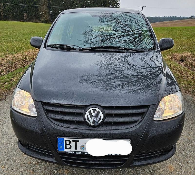 Gebraucht VW Fox 60 PS (44 kW) 2011 Schwarz Kleinwagen
