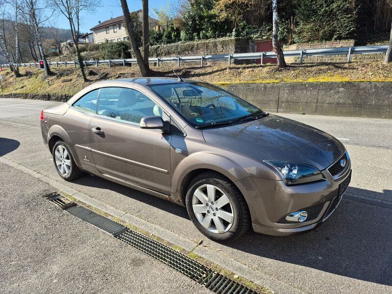 Gebraucht Ford Focus Cabriolet Titanium 145 PS (106 kW) 2007 Braun Cabrio