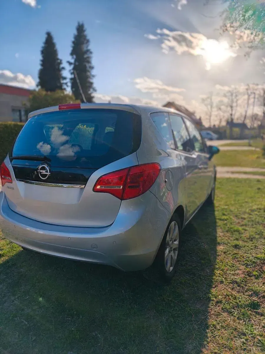 Używany Opel Meriva Active 120 KM (88 kW) 2013 Srebrny Minivan