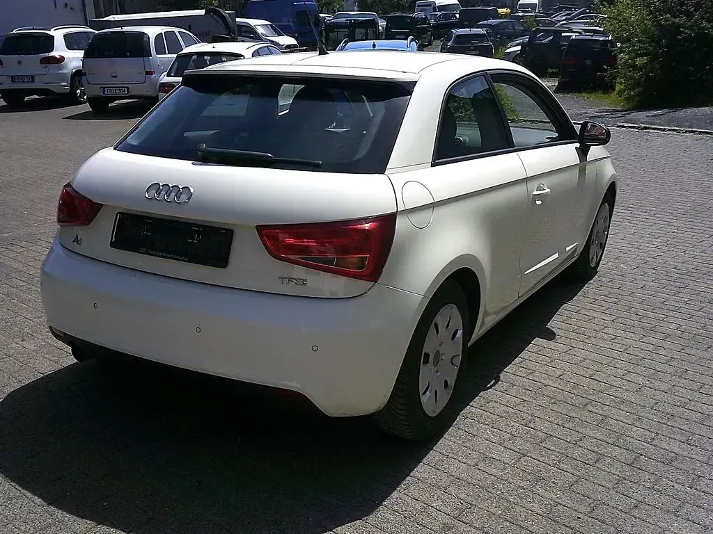 Gebraucht Audi A1 Attraction 86 PS (63 kW) 2012 Weiß Kleinwagen
