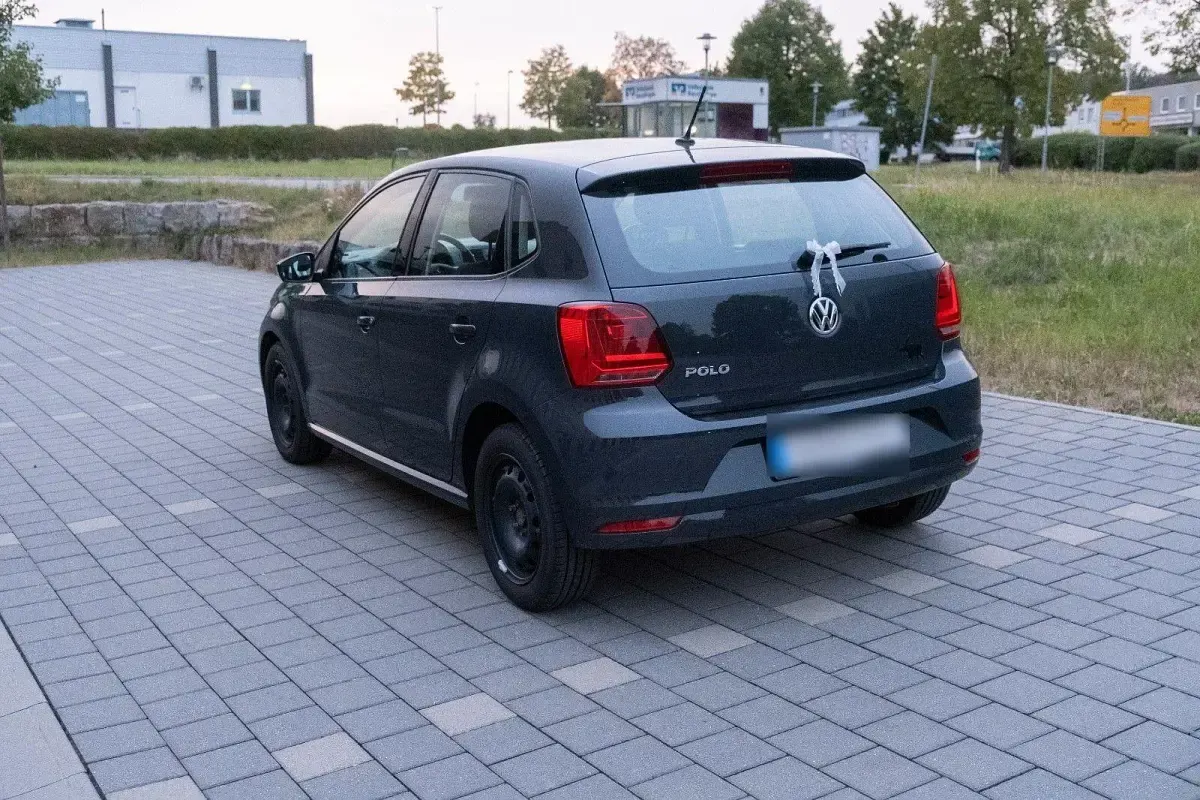 Gebraucht VW Polo Trendline 75 PS (55 kW) 2015 Grau Kleinwagen