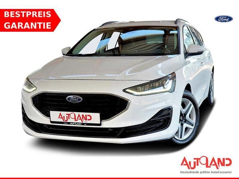 Weiß Gebraucht 2022 Ford Focus Cool & Connect Limousine | 19.490 € (Teuer) - Bild 1/4