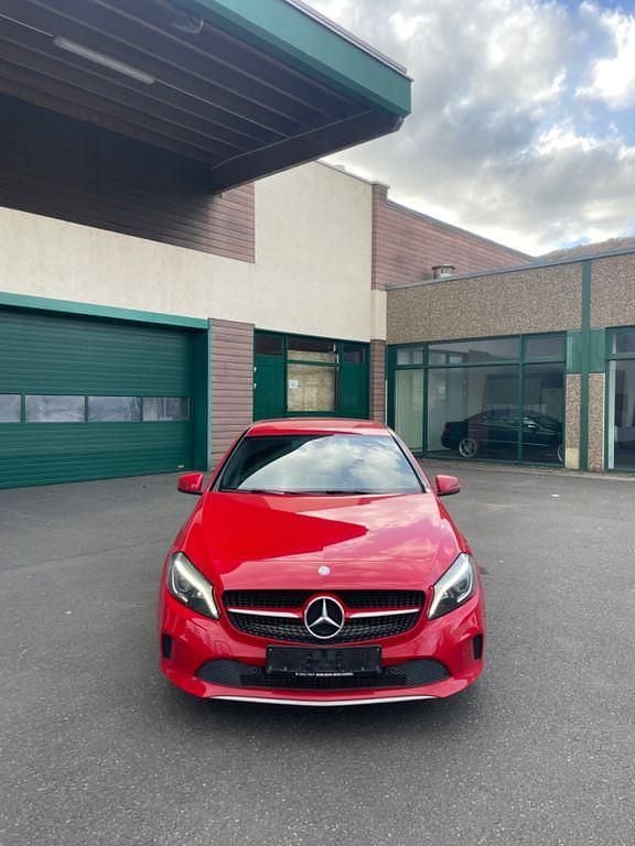 Gebraucht Mercedes A200 136 PS (100 kW) 2017 Rot Limousine