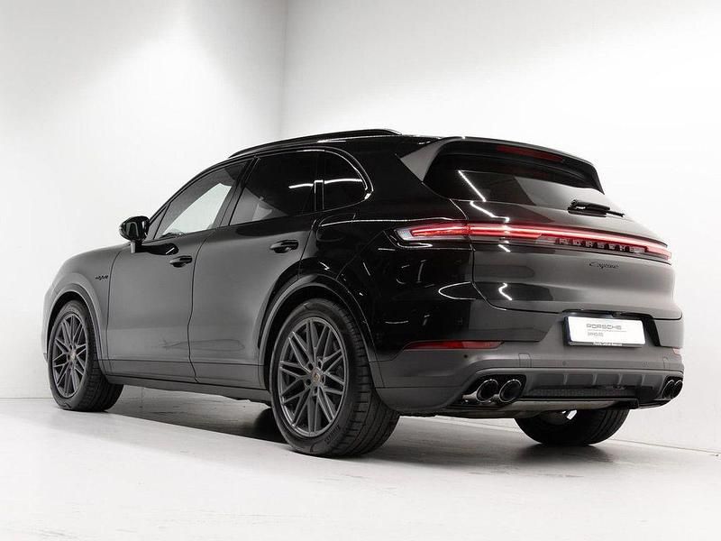 Second-hand Porsche Cayenne 470 CP (345 kW) 2023 Negru SUV