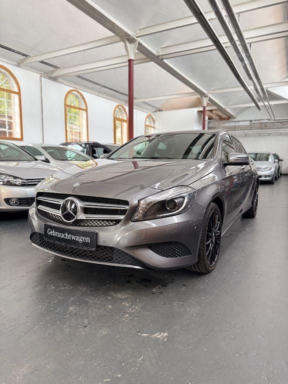 Grau Gebraucht 2013 Mercedes A250 Limousine | 11.990 € (Guter Preis) - Bild 1/4