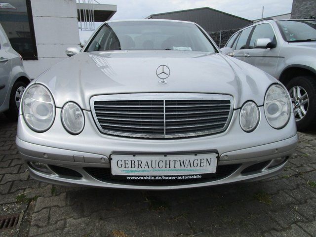 Gebraucht Mercedes E240 Classic 177 PS (130 kW) 2004 Silber metallic Limousine
