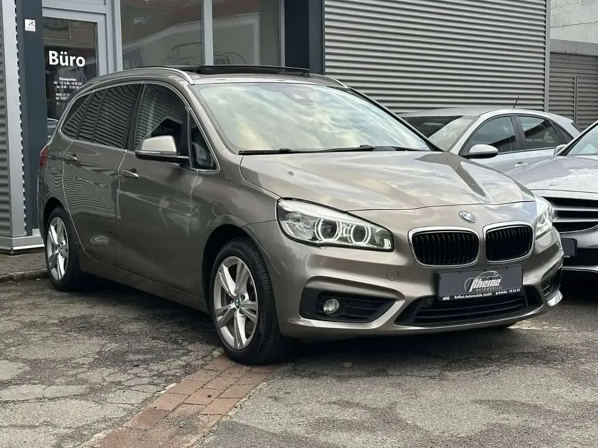 Gebraucht BMW 220 Advantage 190 PS (139 kW) 2015 Platinsilber Van / Kleinbus
