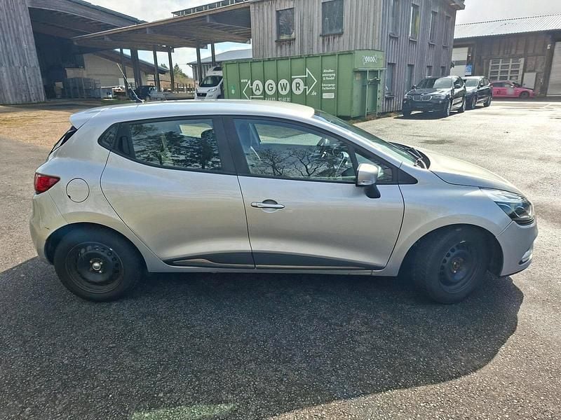 Gebraucht Renault Clio IV 90 PS (66 kW) 2016 Silber Limousine
