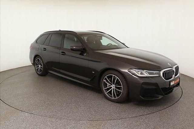 Grau Gebraucht 2023 BMW 530 M Sport Kombi | 39.950 € (Fairer Preis) - Bild 1/4