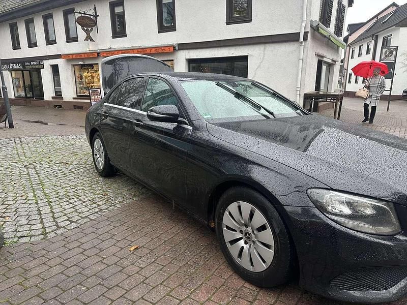 Gebraucht Mercedes E200 150 PS (110 kW) 2019 Limousine