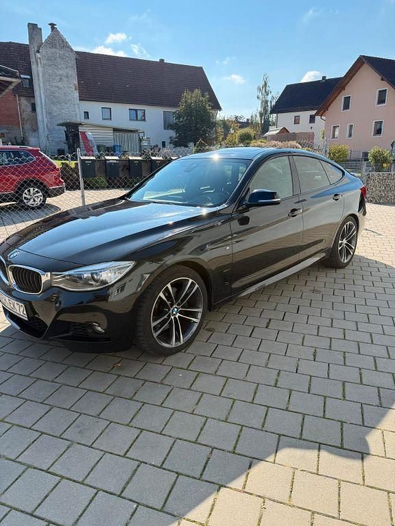 Schwarz Gebraucht 2015 BMW 330 Gran Turismo M Sport Limousine | 14.500 € (Fairer Preis) - Bild 1/4