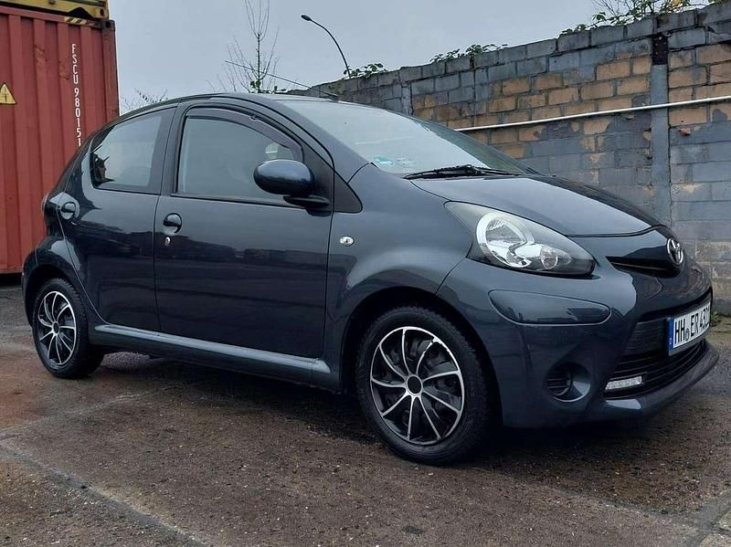 Grau Gebraucht 2012 Toyota Aygo Kleinwagen | 4.300 € (Guter Preis) - Bild 1/4