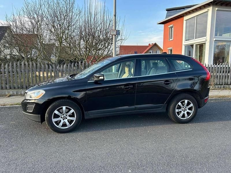 Schwarz Gebraucht 2013 Volvo XC60 Momentum SUV | 7.900 € (Guter Preis) - Bild 1/4