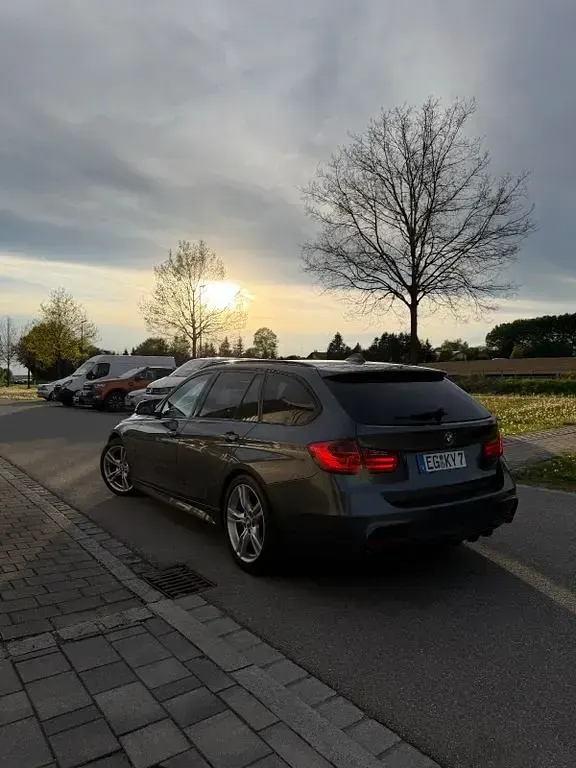 Gebraucht BMW 330 M Performance 258 PS (189 kW) 2013 Grau Kombi