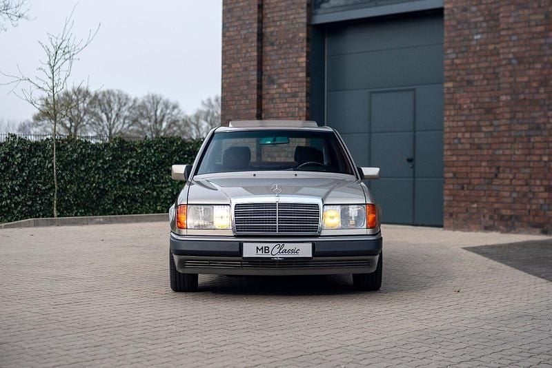 Gebraucht Mercedes E260 160 PS (117 kW) 1992 Andere farben Limousine