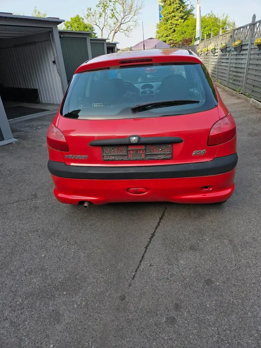Używany Peugeot 206 78 KM (57 kW) 2004 Czerwony Hatchback