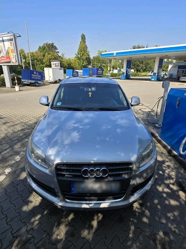 Grau Gebraucht 2006 Audi Q7 SUV | 6.500 € (Guter Preis) - Bild 1/4