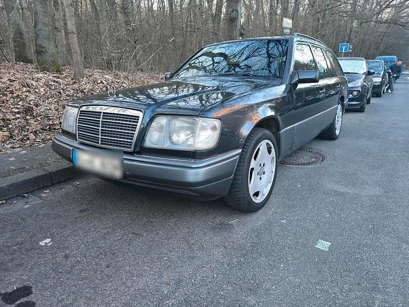 Gebraucht Mercedes 230 131 PS (96 kW) 1992 Schwarz Kombi