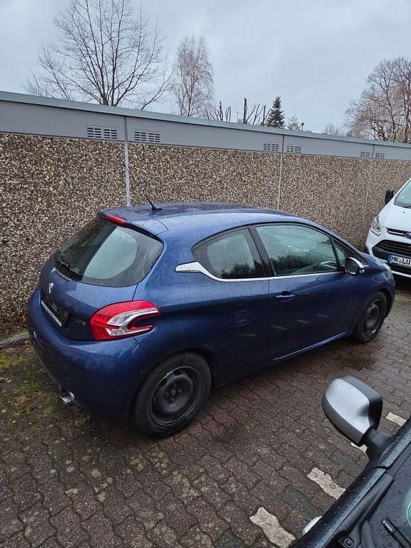 Gebraucht Peugeot 208 Allure 95 PS (69 kW) 2012 Schwarz Kleinwagen