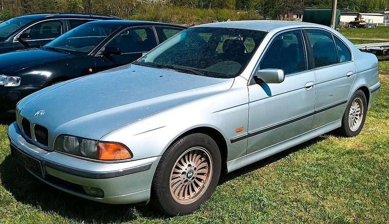 Blau Gebraucht 1998 BMW 523 Limousine | 1.100 € (Superpreis) - Bild 1/4