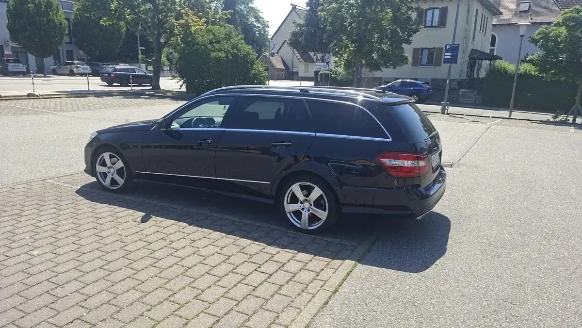 Gebraucht Mercedes E220 AMG 170 PS (125 kW) 2013 Schwarz Kombi