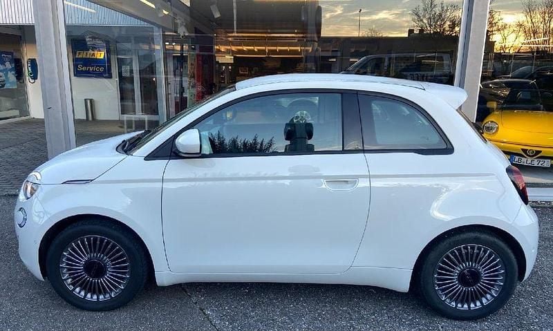 Gebraucht Fiat 500e Basis 86 kW (118 PS) 2023 Colore esterno (arktis weiß) Limousine