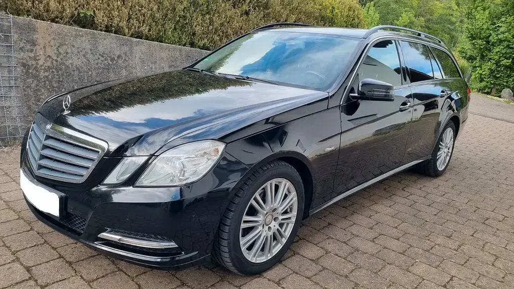 Gebraucht Mercedes E220 170 PS (125 kW) 2011 Schwarz Limousine