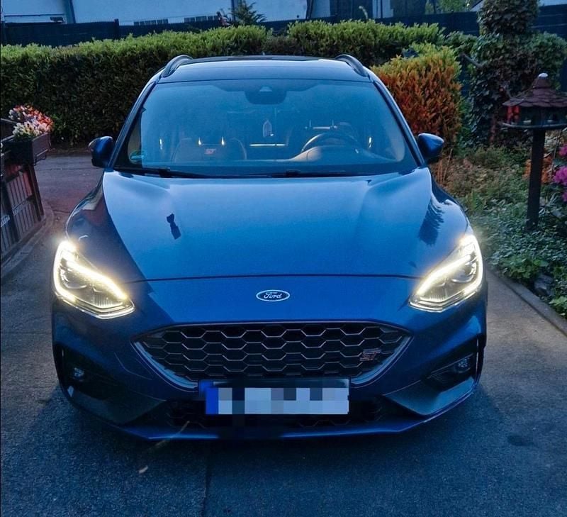 Blau Gebraucht 2020 Ford Focus ST Kombi | 21.950 € (Fairer Preis) - Bild 1/4