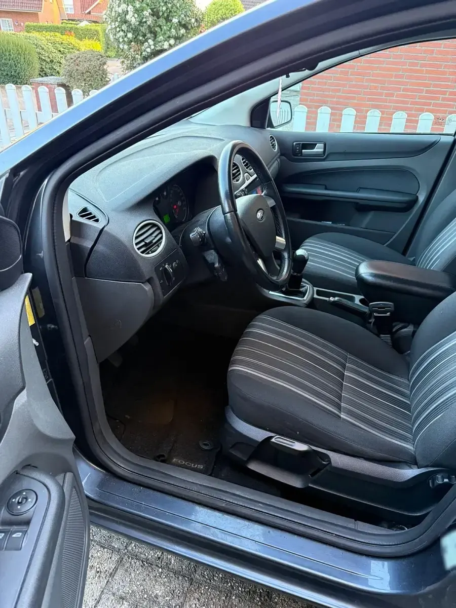 Gebraucht Ford Focus 109 PS (80 kW) 2006 Grau Limousine