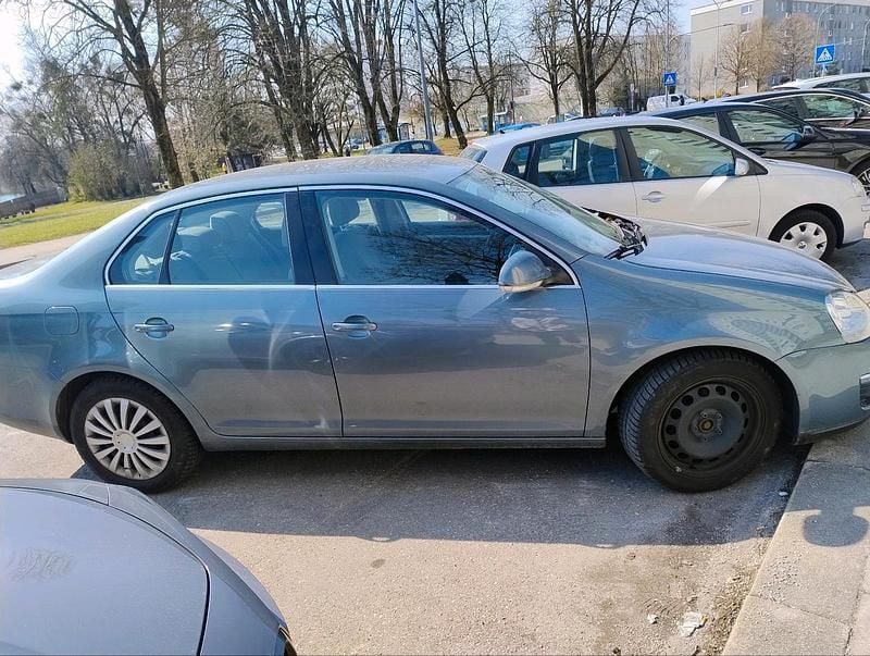 Gebraucht VW Jetta 102 PS (75 kW) 2006 Grau Limousine