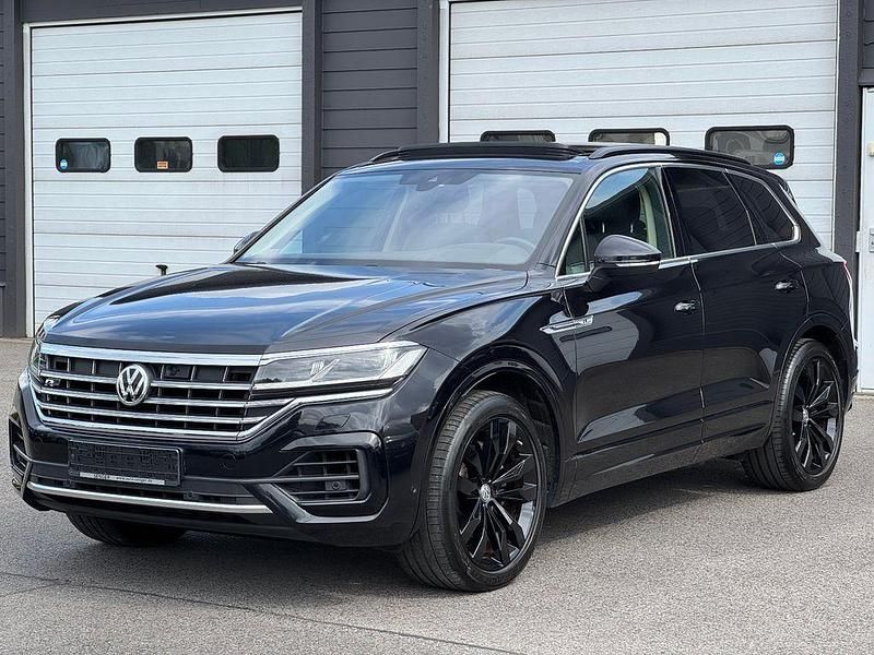 Schwarz Gebraucht 2018 VW Touareg R-line SUV | 31.900 € (Fairer Preis) - Bild 1/4