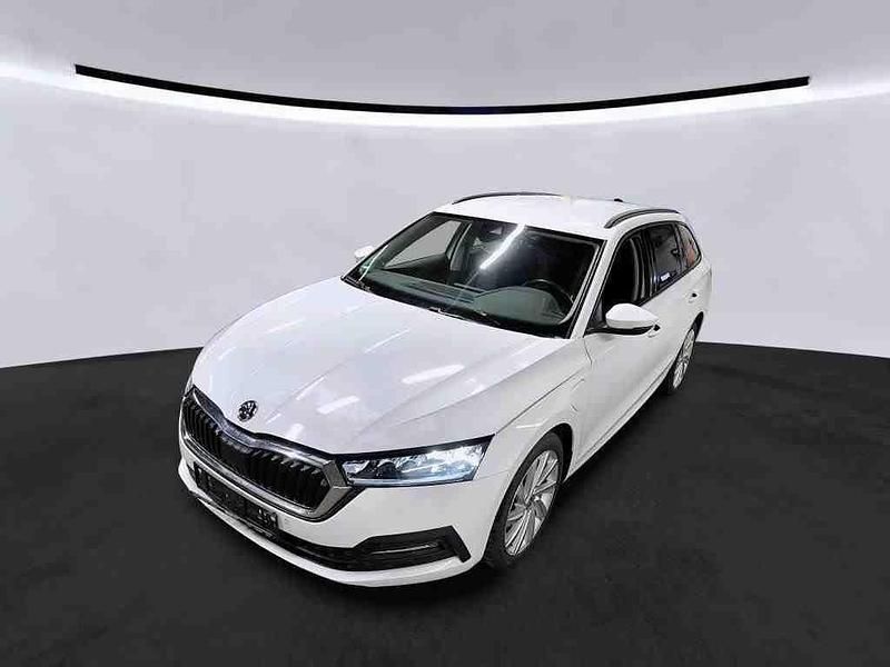 Weiß Gebraucht 2022 Skoda Octavia Ambition Limousine | 19.995 € (Superpreis) - Bild 1/4