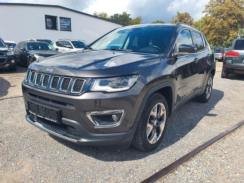 Grau Gebraucht 2017 Jeep Compass Limited SUV | 15.900 € (Fairer Preis) - Bild 1/4