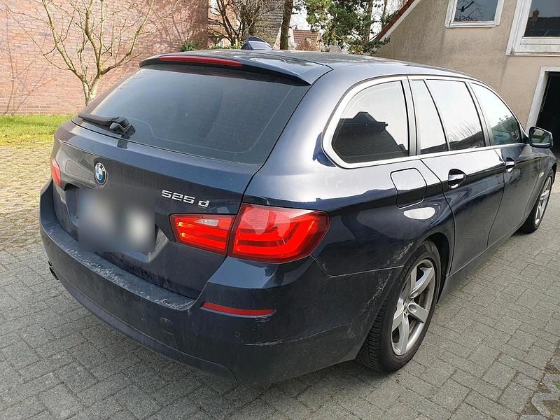 Gebraucht BMW 525 218 PS (160 kW) 2012 Blau Kombi