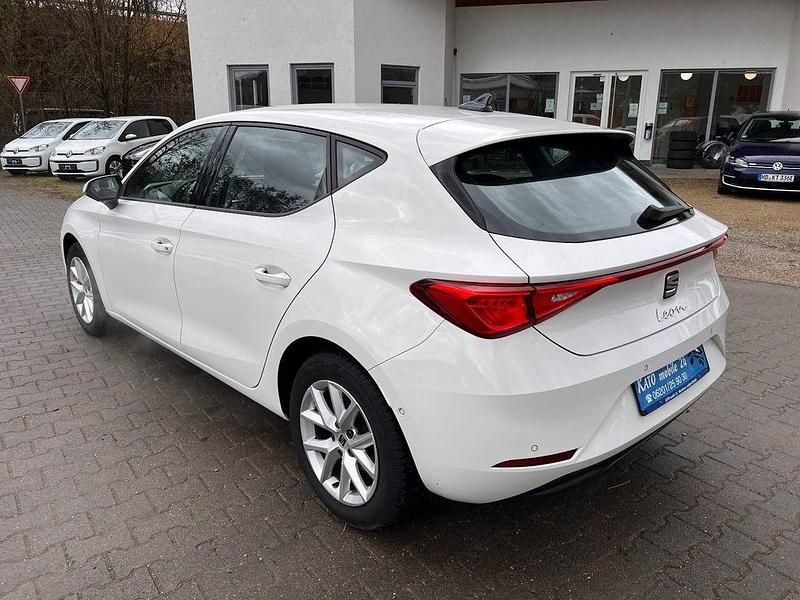 Gebraucht Seat Leon Style 131 PS (96 kW) 2022 Weiß Limousine