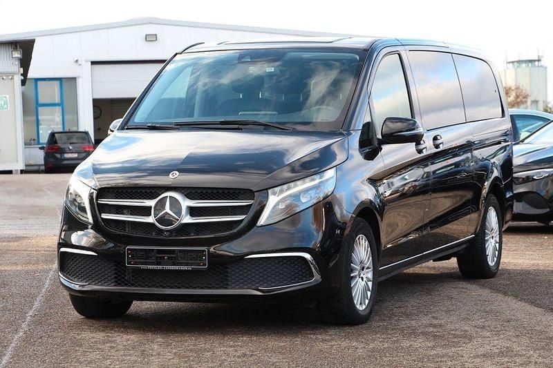 Schwarz Gebraucht 2024 Mercedes V300 Avantgarde Van / Kleinbus | 59.890 € (Superpreis) - Bild 1/4