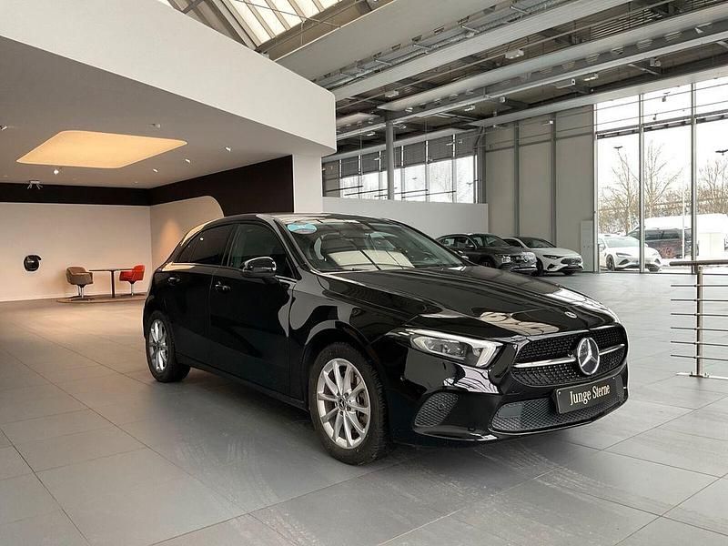 Gebraucht Mercedes A250 Progressive 218 PS (160 kW) 2022 Unilack nachtschwarz Limousine