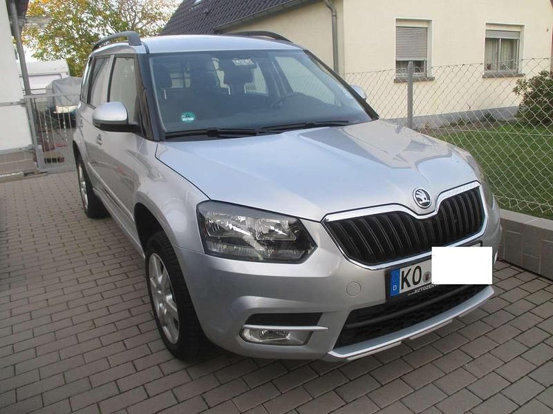 Silber Gebraucht 2014 Skoda Yeti Outdoor Ambition SUV | 8.950 € - Bild 1/4